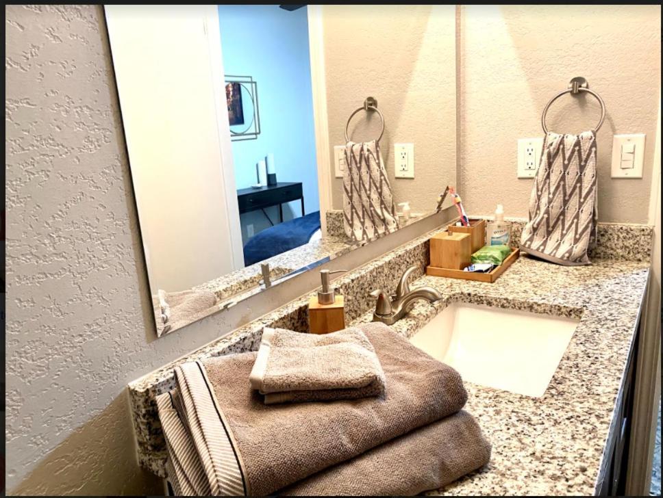 Private Bedroom Suite - Communal House Near Integris Oklahoma City Extérieur photo